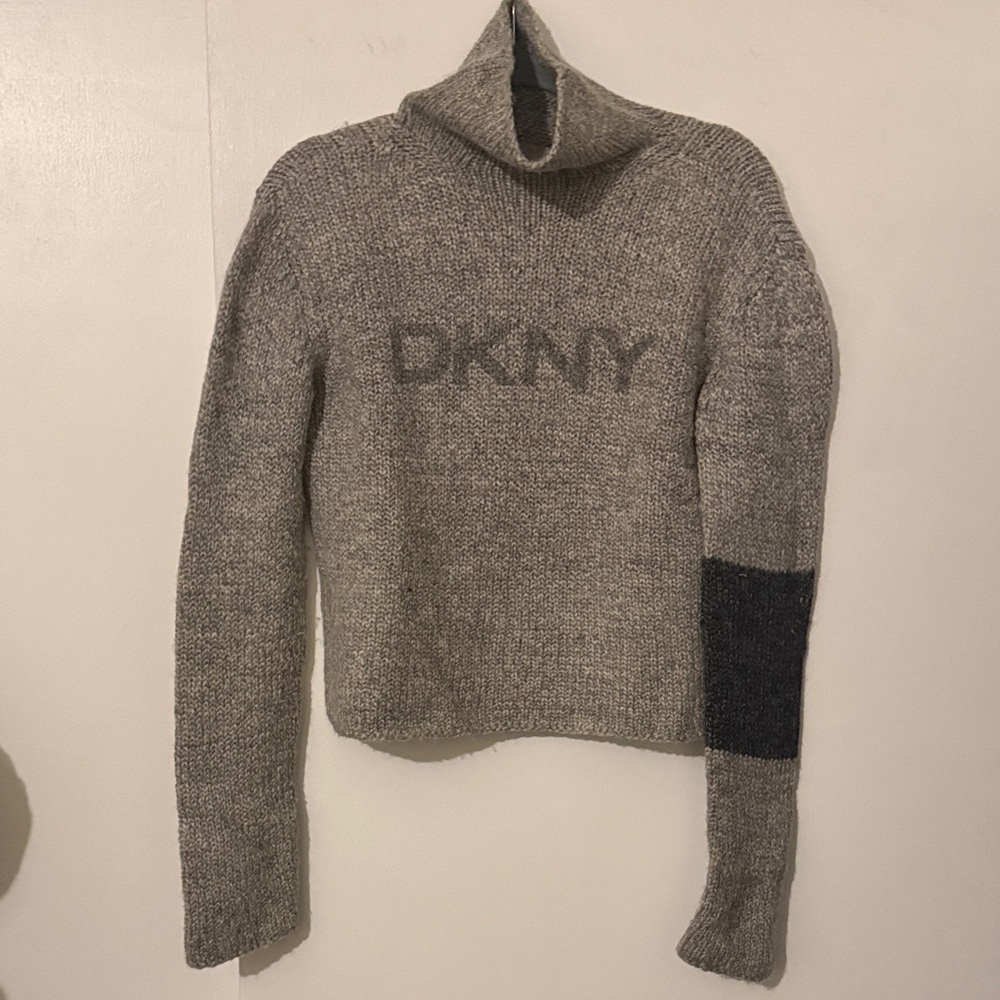 ***WOOL *** DKNY Gray Heather Turtleneck Sweater with Dark Elbow Patch